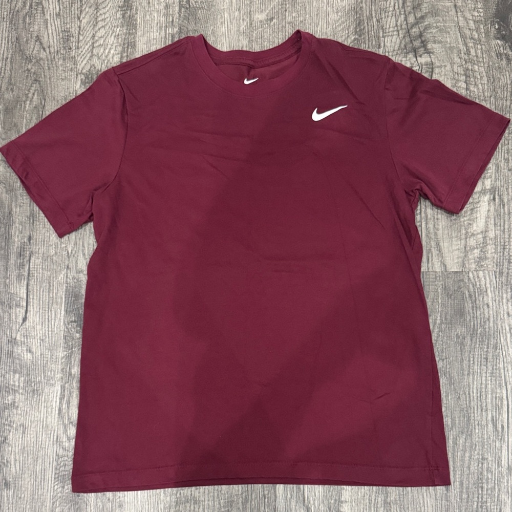 Nike Men's Burgundy Short Sleeve Tee